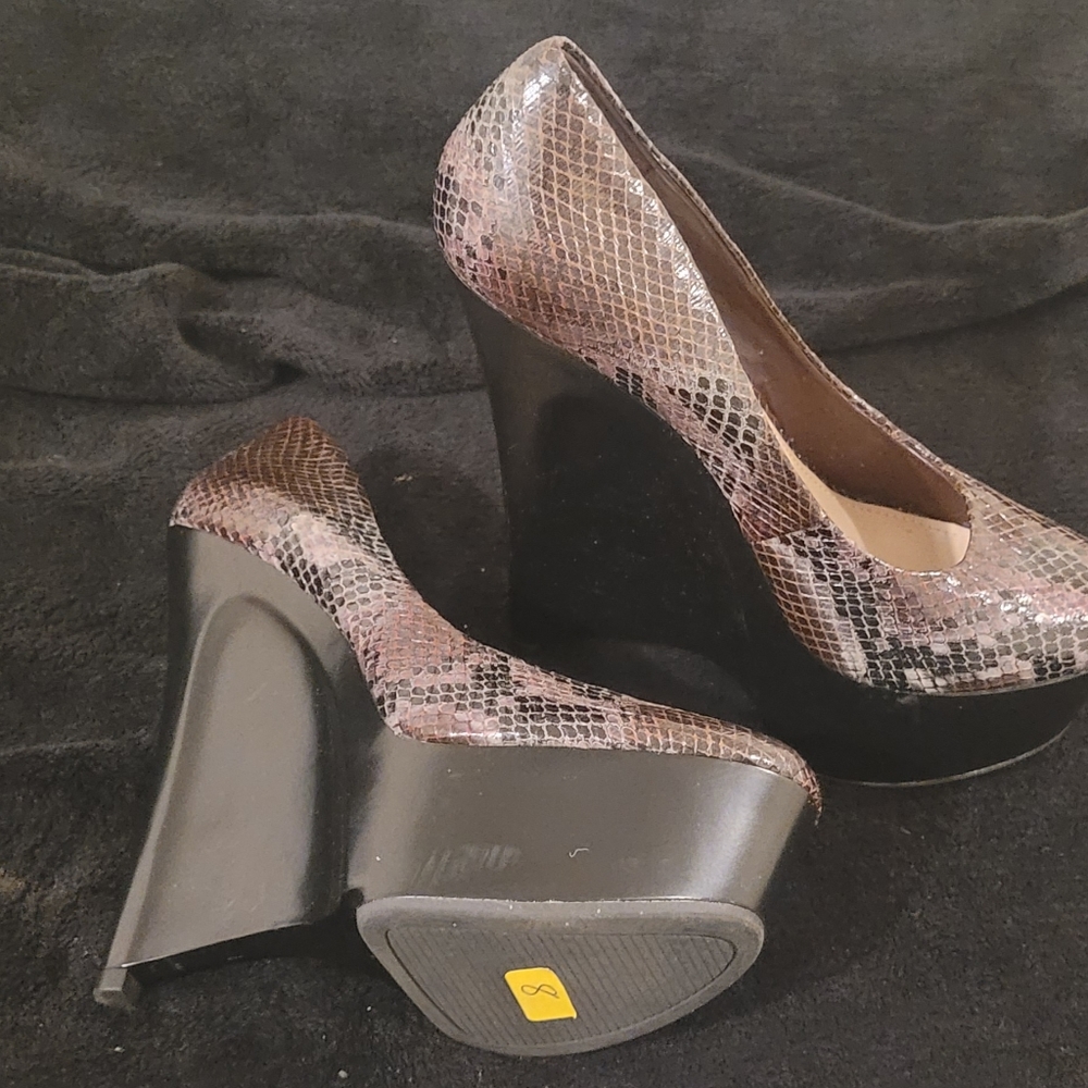Heels - Picture 3 of 5